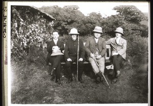 Kudremukh: In front of the bungalow. Schiess, Bunz, Schosser, Segesser. (1928)