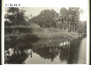 Lingaiten Tempel mit heiligem Teich. i.d. Nähe v. Karkala