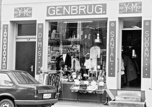 YM Genbrug. Fælles genbrugsbutik for DMS, Dansk Santalmission og Dansk Sudanmission i Aarhus, 1988