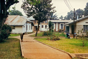 Den Evg. Lutherske kirke/ELCT, Nordveststiftet, Tanzania, 1997. Kirkecentret i Bukoba, hvor missionær Anna Marie Wemmelund var leder, 1987-2005