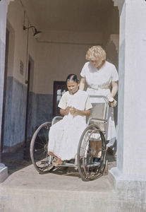 Nursing Teacher Grethe Madsen with a patient – probably at the Orthopedic Sher-e-Bangla Hospita