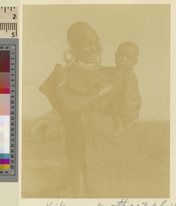 Woman and child, Kikuyu, Kenya, ca.1908-1912