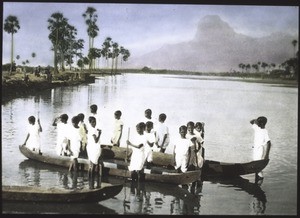 Boys washing, Parapery