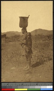 Woman returning from work, Congo, ca.1920-1940