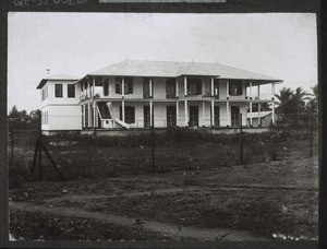 20. Doctor's house and hospital in Bonaku