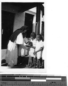 Maryknoll Sister with First Communicants at Guilin, China, 1949