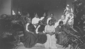 Melpattambakkam, South India, 1921. Missionary Martha Sigrid Malthe with women evangelists and