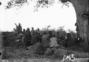 Group of men talking under a tree, Valdezia, South Africa, ca. 1896-1911