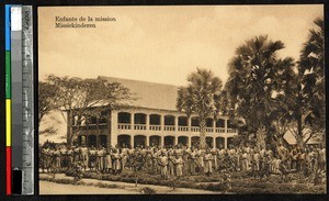 Children outside a mission house, Kisantu, Congo, ca.1920-1940