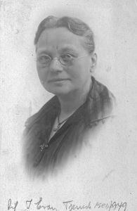 Arcot. Sydindien. Missionær Martha Agathe Berg arbejdede sammen med sin mand Sophus Frantz Berg i Tiruvannamalai 1891-1902, derefter i Madras 1902-1907 i hvilket år Sophus Berg døde. Agathe Berg fortsatte sit arbejde i Madras indtil 1930