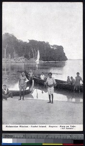 Indigenous men and women coming to shore in boats, Solomon Islands, ca.1900-1930