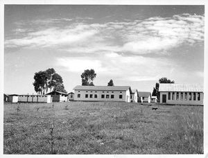 Kagera, Tanganyika/Tanzania. Nyakahanga Hospital (sygehus, kirke mm.). Hospitalet blev startet af tyske missionærer i 1912 med et klinikarbejde, som gradvist udviklede sig – i 1953 til et hospital med 60 senge. I 1965 blev det med delvis støtte fra Danida udvidet til en kapacitet på 200 senge. Hospitalet drives af ELCT, og gennem årene har svenske, tyske og danske lutherske kirker støttet med personale og forskelligt udstyr. Fra 1972 begyndte det at fungere som distrikts-hospital, med officiel godkendelse fra 1992. (Anvendt i: Dansk Missionsblad nr 12/1963)