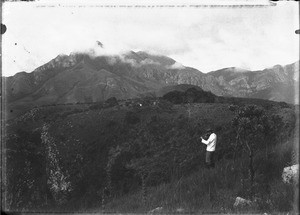 Missionary with a gun, Shilouvane, South Africa, ca. 1901-1907