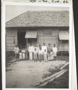 After the Sunday service, the school in Aroek