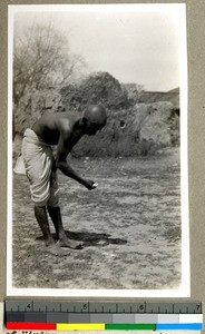 Hindu man feeding ants, Vārānasi , India, ca. 1920