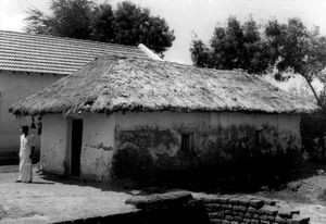 Den gamle lerklinede kirke i Vaipoor landsby. Danmission Photo Archive