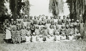 Baringa station women's meeting, Congo, ca. 1920-1930