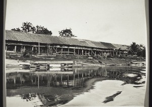 Kapat house, Kuala Tuto. 16.3.24. Big house with boats and a river