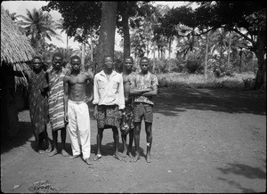 |Group of African men posing in front of a tree]