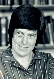 Anne Marie Kristensen. Læreruddannelse, Nr. Nissum Seminarium, 1974-77. Lærer på Unge Hjems Efterskole, 1978-80. Kursus på Selly Oak Colleges, Birmingham, 1980-81. Udsendt af DMS til undervisning på Ntoma Husholdningsskole, Bukoba, 1981-83. (Foto fra 1980)