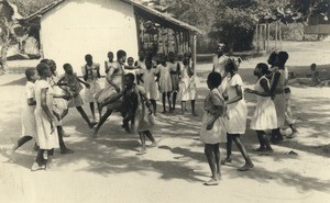 "On the equator, every children are dancer", in Gabon