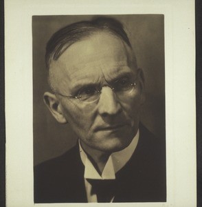 Pastor Ed. Knapp, b. 1879, theologian, teacher in the mission sem9inary 1908-16