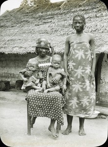 Young women and children, Congo, ca. 1900-1915