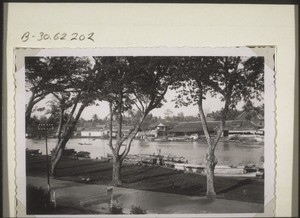 Bandjer. On the bank of the canal, seen from the mission house