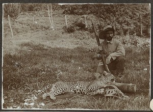 Missionary Schachschneider with killed leopard, Tanzania, 1914