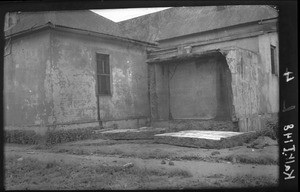 Collapsed water tank, Manjacaze, Mozambique, ca. 1933-1939