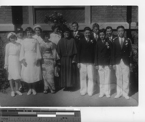 Maryknoll Sister with class at Dalian, China, 1937