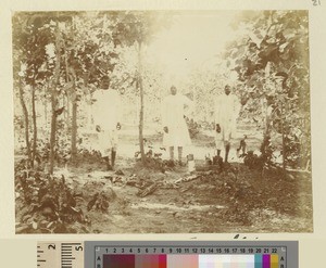 Men brewing tea, Puruliya, West Bengal, ca.1900