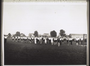 Auf dem Sportplatz b. Turnen