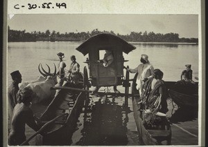 Indian ferry near Udapi. Mrs Bächle in the sedan chair