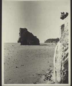 Tdjg Batu, Batu, Bechaud. Felsen in einer Landbene