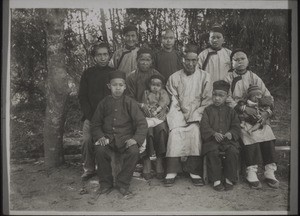 Christenfamilie in Hoschuwan. X= einer unserer begabtesten Lehrer