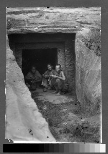 Home in tomb cave, Sichuan, China, ca.1900-1920