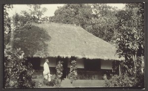 Munderu - Elem. Schule mit ihrem Lehrer