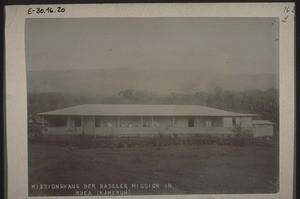 Mission house in Buea (Cameroon). Rev. Gutbrod, Mrs Schuler, Rev. Trautwein