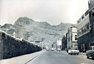 Aidarous-gaden, der fører op til skolen. Aden 1966