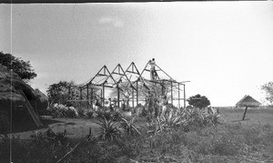 Construction of a chapel, Manjacaze, Mozambique, 1926