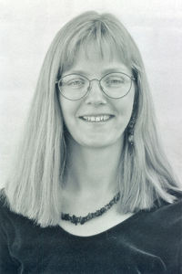 Karen Kjær Baggesgaard. Gift med Michael Møller Nielsen, 1991. (3 børn, f.1994-1997-2000). Sygeplejeuddannelse, Aarhus, 1987-90, efterfulgt af ansættelser i Danmark samt på British Nursing Association, 1990-92. Kursus på Selly Oak Colleges, Birmingham, 1993. Udsendt af DMS/Danmission til Tanzania, 1993-2000. Arbejdsområde: Leder af Rwantege Sundhedsklinik. (Foto 1993)