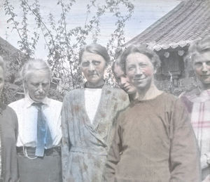 Danish missionaries. The woman on the right: Astrid Poulsen, born 20.11.1890. Sent out as a mis