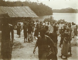 Service along the Ogooue river, in Gabon