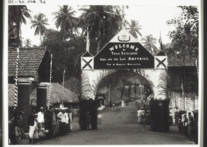 Ehrenpforte zum Empfang des Gouverneurs Ampthill. Mangalur, Okt. 1901