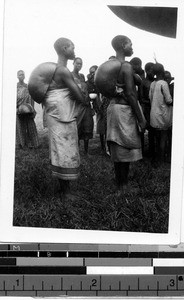 Two women carrying children on their backs, Africa, ca. 1920-1940