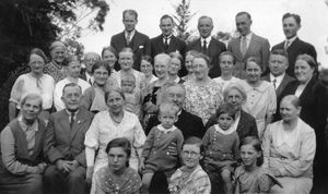 Missionaries gathered in Kotagiri 1936. Top row. Poul Wandall, Poul Lange, Christian Frimodt-Mo