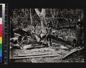 Men making sago, Mailu, Papua New Guinea, ca.1910-1920