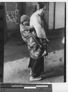 A Korean mother and child at Fushun, China, 1937