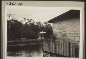 In Sukamara, a dove-cot above the western branch of the Djalui River